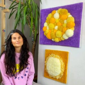 yellow-flower-tapisserie-murale-tufting-avec-artiste-mogiostudio