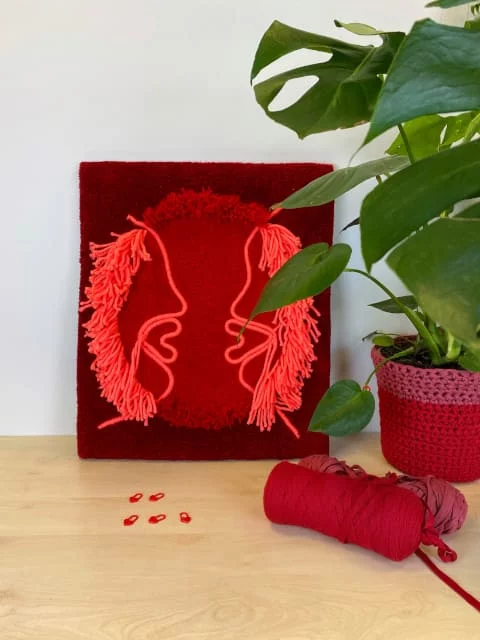 shades-of-red-tapisserie-tufting-3-hobbii-mogiostudio