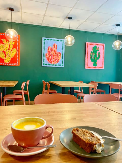 ma-premiere-exposition-cool-beans-tufting-cafe-mogiostudio