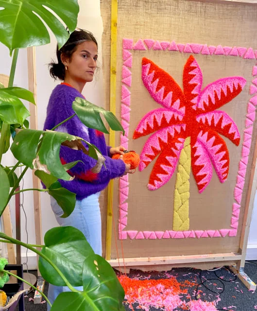 summer-escape-tufting-palmier- processus-artiste-mogiostudio