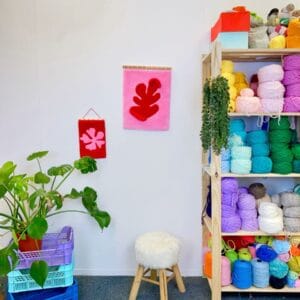 fleur-rouge-tapisserie-mural-tufting-2-mogiostudio