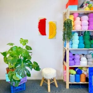 sun-is-here-rouge-jaune-tapisserie-murale-tufting-2-mogiostudio