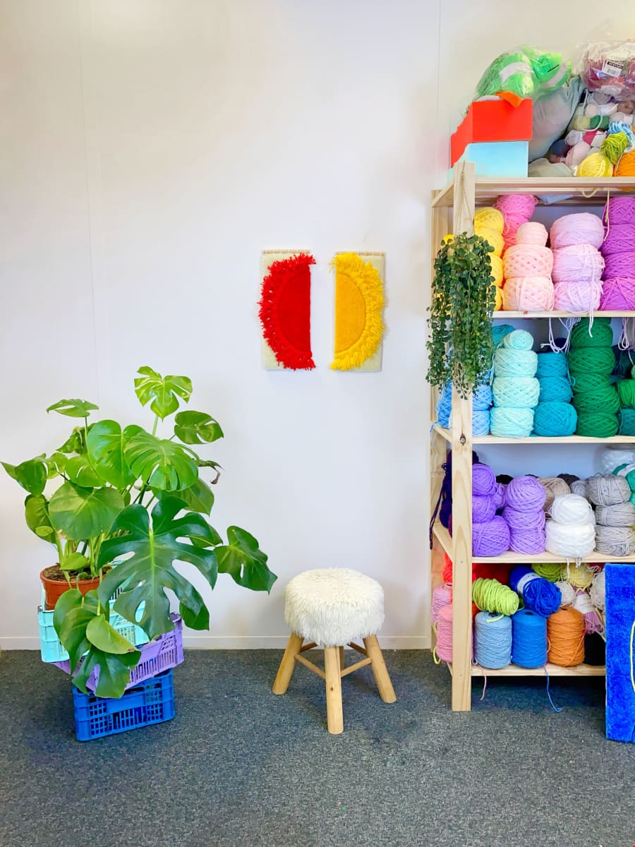 sun-is-here-rouge-jaune-tapisserie-murale-tufting-mogiostudio