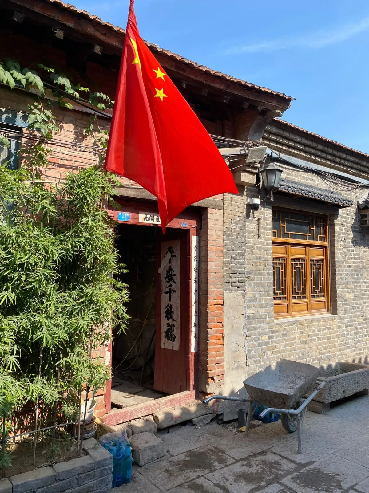 huwei-tigre-tapisserie-murale-tufting-chine-voyage-yunan-porte-asie-mogiostudio
