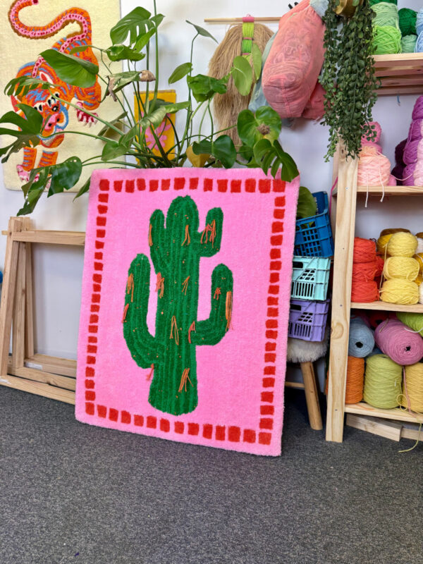cactus-2-grande-tapisserie-murale-tufting-rose-mogiostudio
