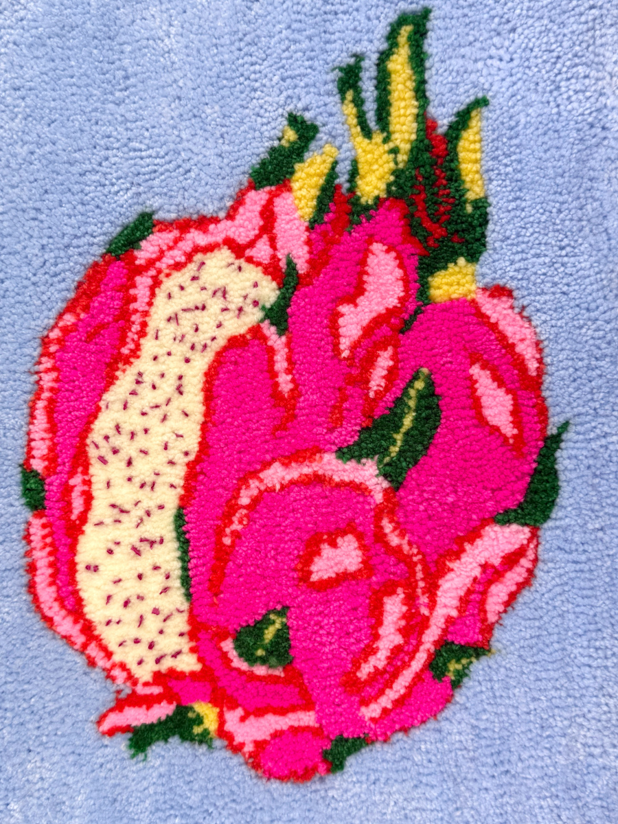 fruit-du-dragon-tapisserie-murale-tableau-tufting-bleu-details-mogiostudio