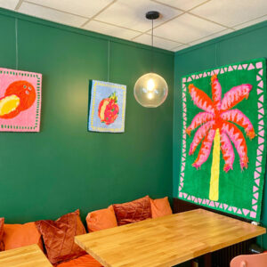 summer-escapes-tableau-tufting-palmier-mogiostudio