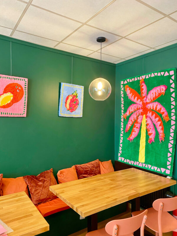 summer-escapes-tableau-tufting-palmier-mogiostudio