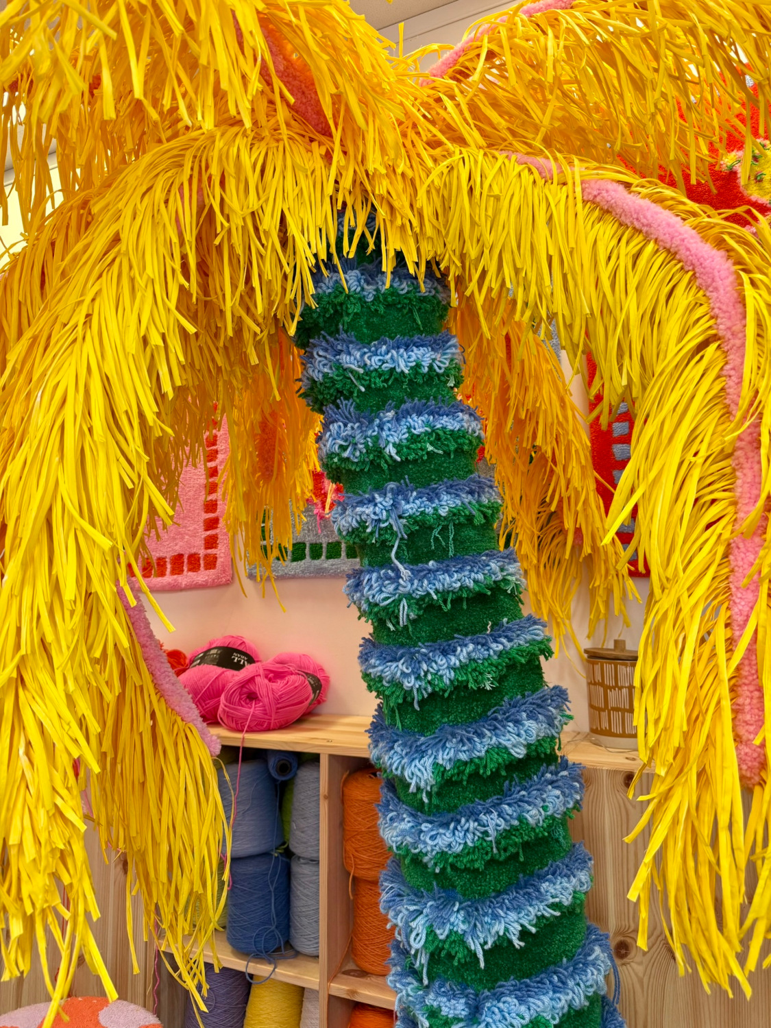 grand-palmier-sculpture-textile-details-mogiostudio