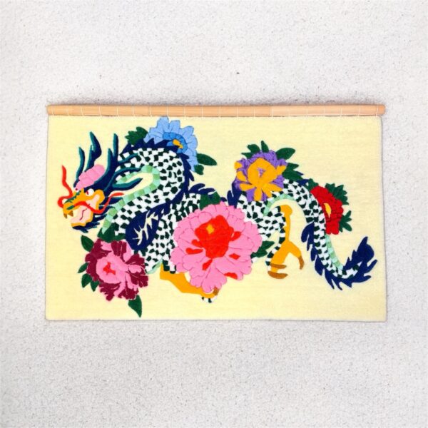 mushu-tapisserie-murale-dragon-asie-fleur-mogiostudio