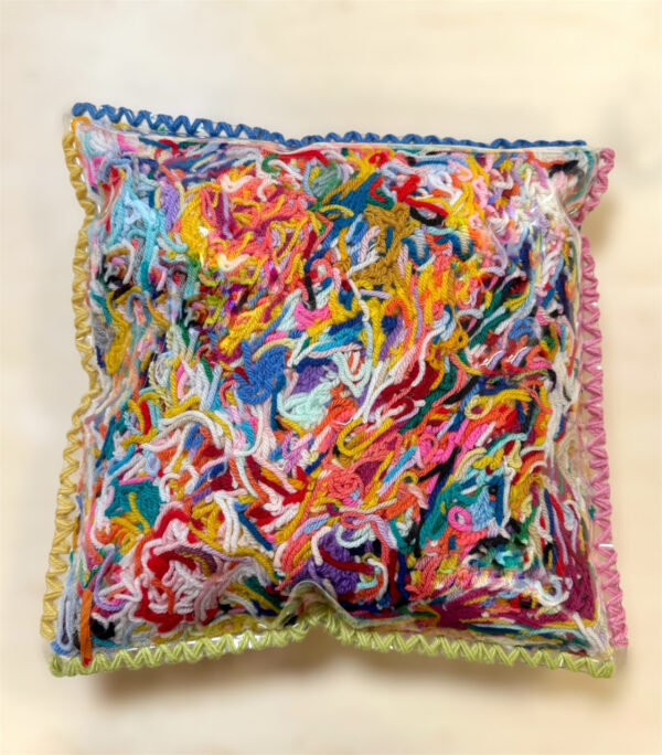 coussins-carre-colores-recycles-fils-mogiostudio