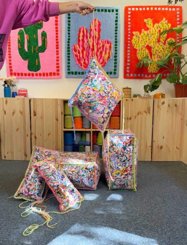 poufs-coussins-fils-recycles-multicolore-mogiostudio