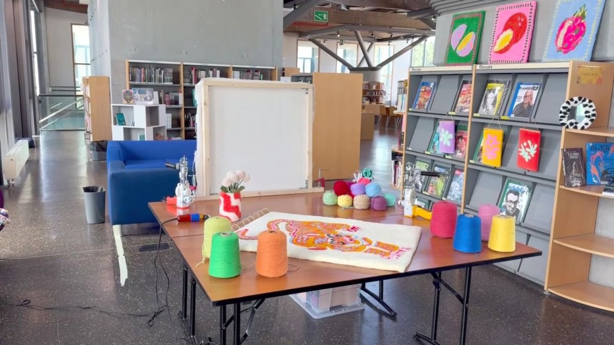 animation-tufting-mediatheque-dreux-stand-bobines-laine-mogiostudio