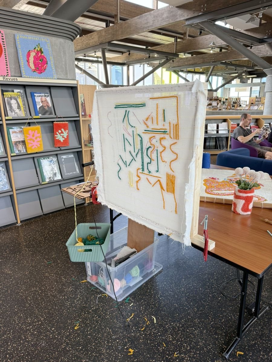 animation-tufting-mediatheque-dreux-toile-lignes-tuftees-public-mogiostudio