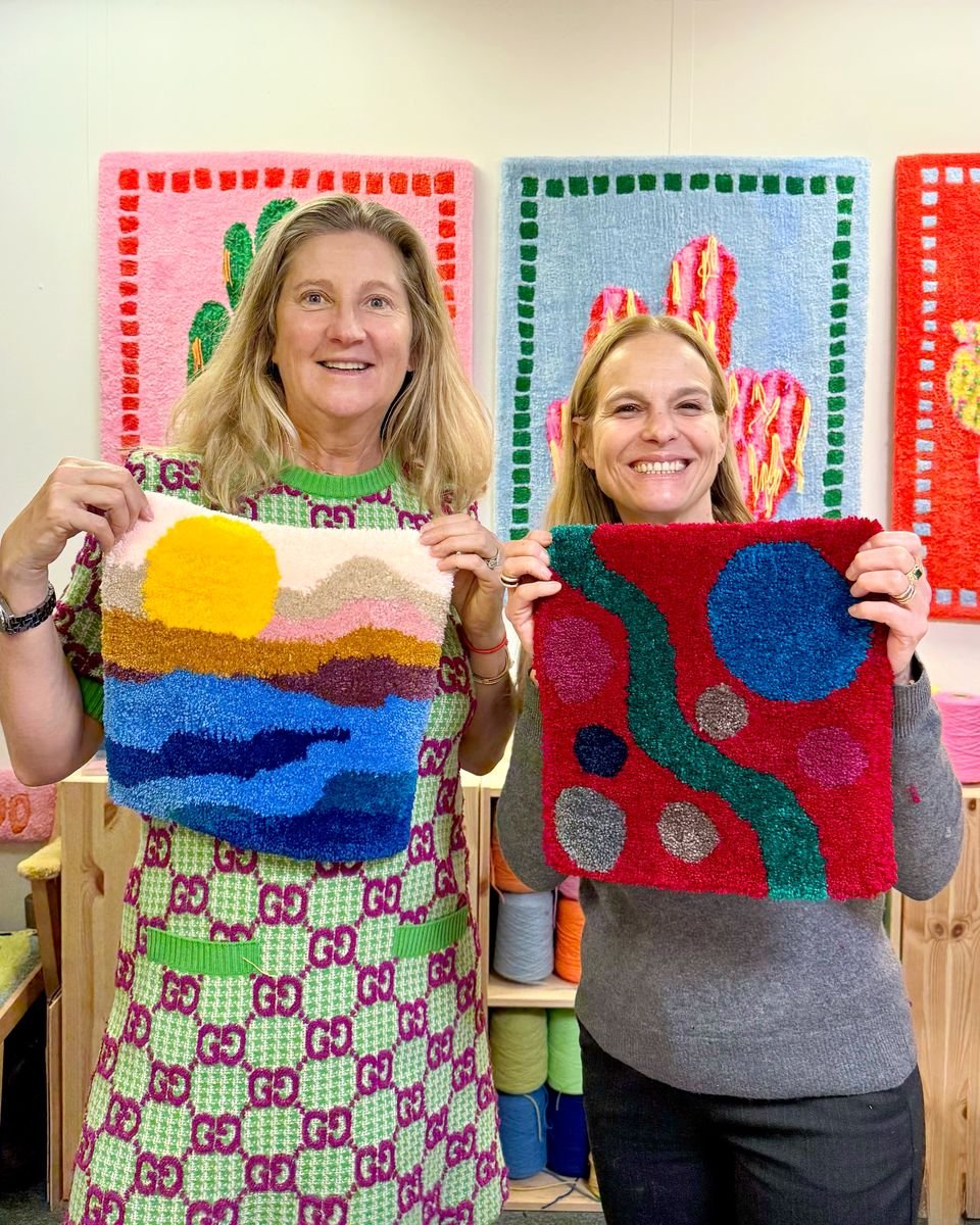atelier-initiation-tufting-velizy-participantes-tapis-paysage-mogiostudio