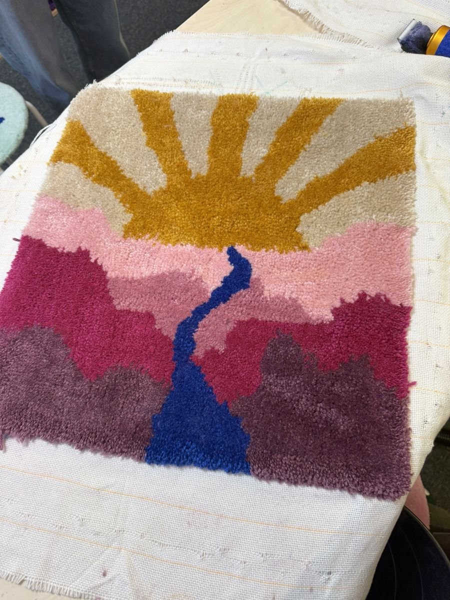 atelier-initiation-tufting-velizy-tapis-paysage-soleil-couchant-mogiostudio