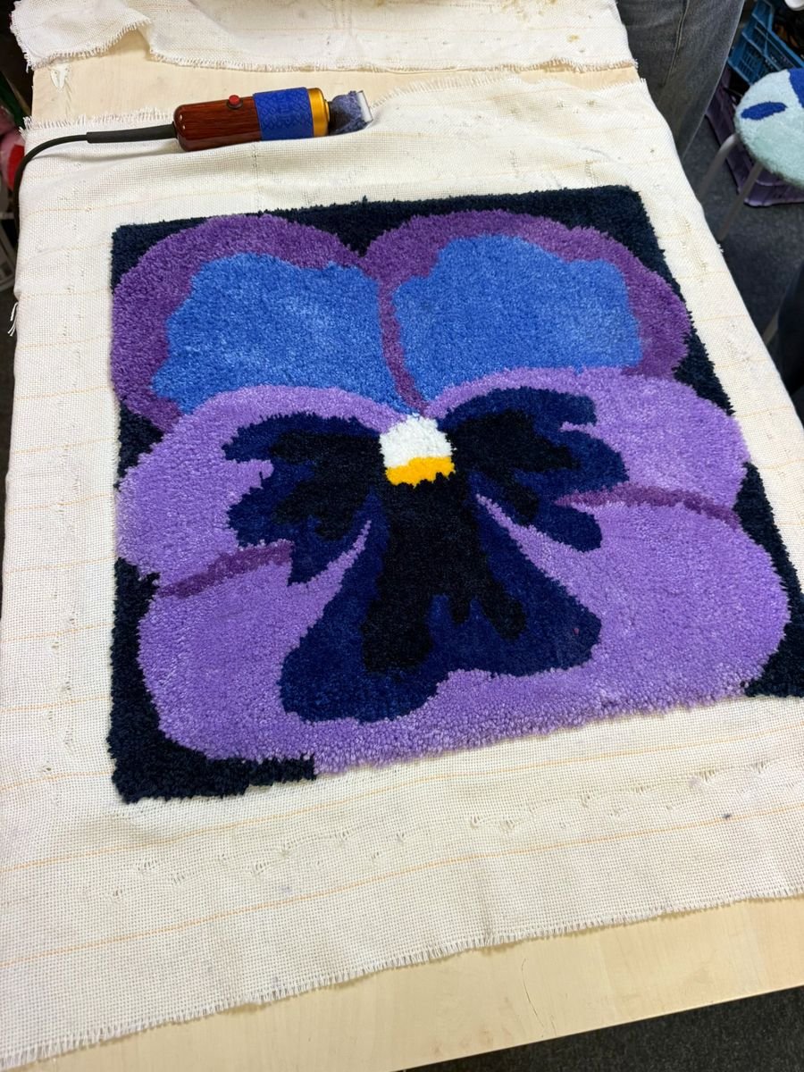 atelier-initiation-tufting-velizy-tapis-pensee-violette-mogiostudio