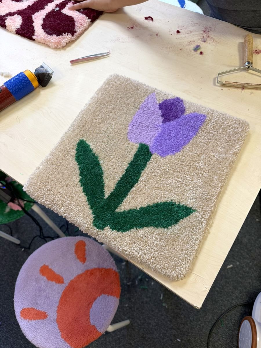 atelier-initiation-tufting-velizy-tapis-tulipe-violette-mogiostudio