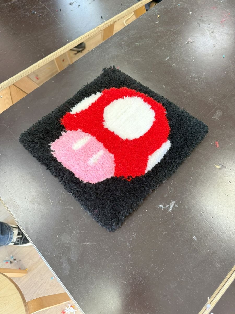 atelier-tufting-ados-fablab-la-forge-tapis-champignon-jeu-video-mogiostudio