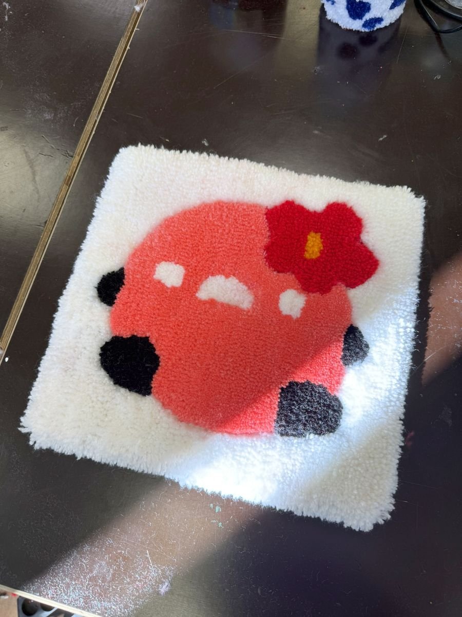 atelier-tufting-fablab-la-forge-tapis-coccinelle-fleur-mogiostudio