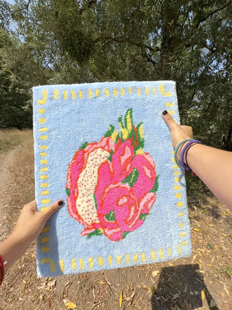 summer-escapes-tableau-tufting-fruit-du-dragon-foret-mogiostudio